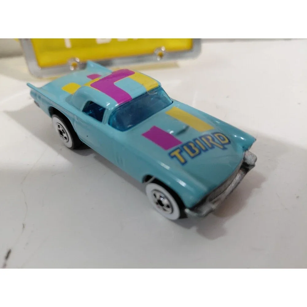 Hot Wheels Park N' Plates 1:64 Die Cast Ford Thunderbird Classic Car w/Case